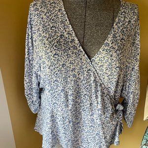 Banana Republic Cute Rayon Full Wrap Blouse in EUC Nice details Plus size XXL